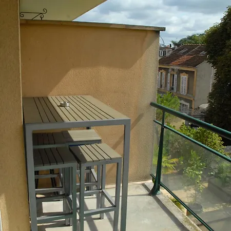 Apartment Joli Avec Grande Terrasse Et Parking *